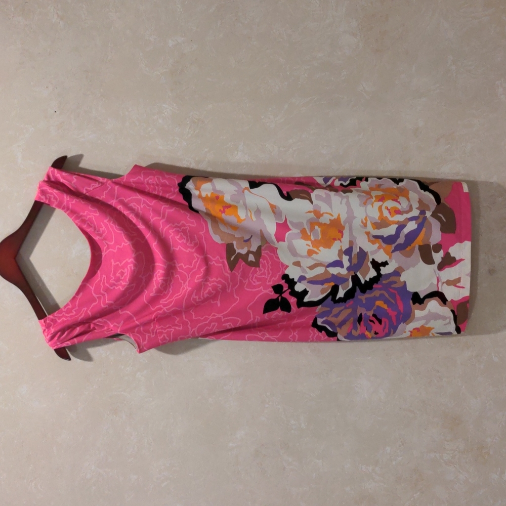 Floral dress with scoop back, lining